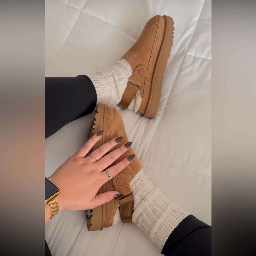 UGG Goldenstar Cozy Clog - Picture 2 of 10